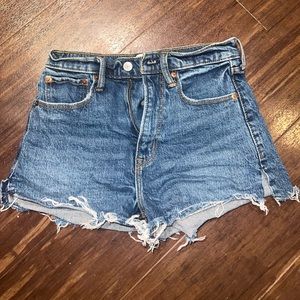 Abercrombie mom short high rise